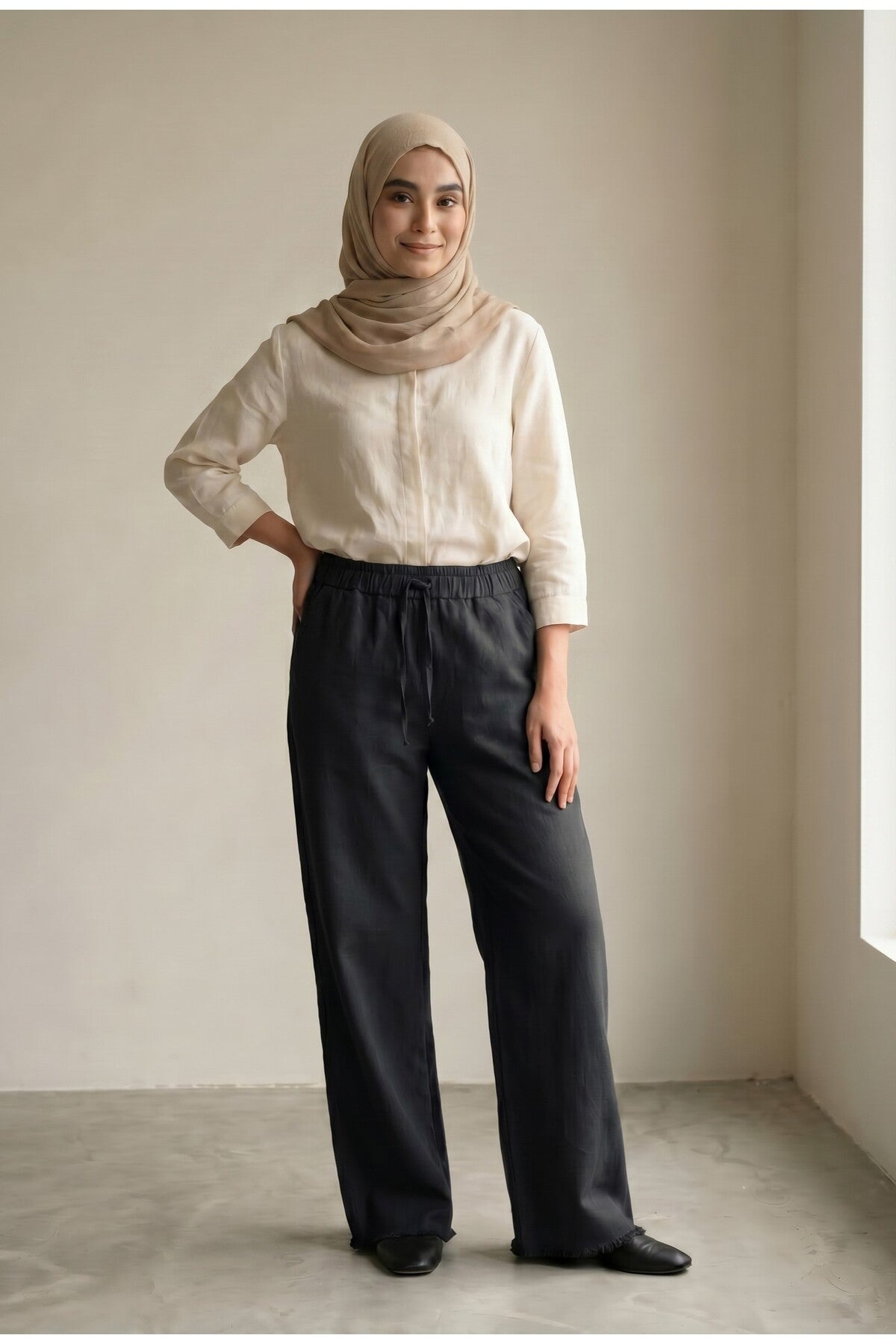 Kadın Paçası Püsküllü Beli Lastikli Gabardin Bol Paça Pantolon