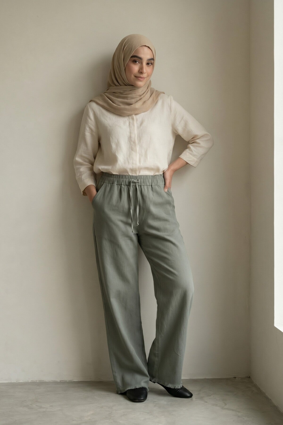 Kadın Paçası Püsküllü Beli Lastikli Gabardin Bol Paça Pantolon
