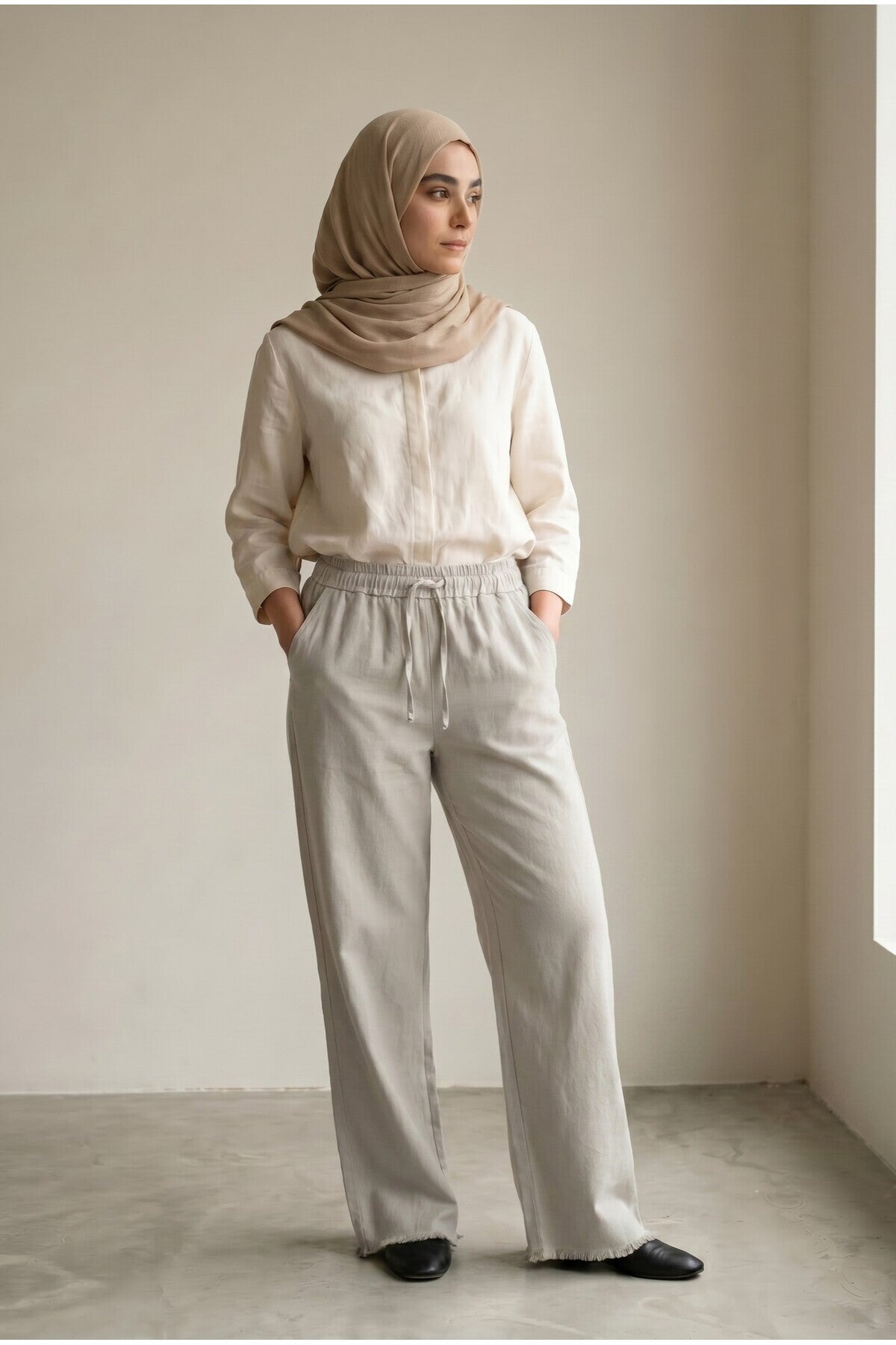 Kadın Paçası Püsküllü Beli Lastikli Gabardin Bol Paça Pantolon