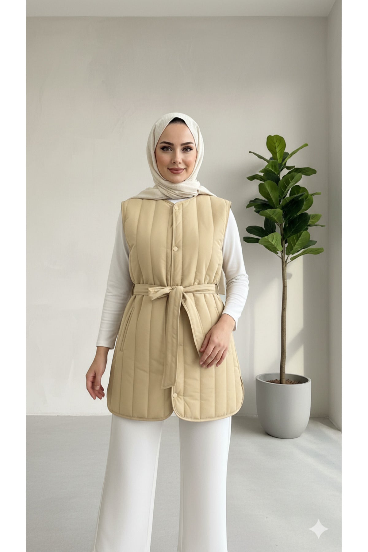 Crinkle kumaş kuşaklı kapitone yelek - Bej